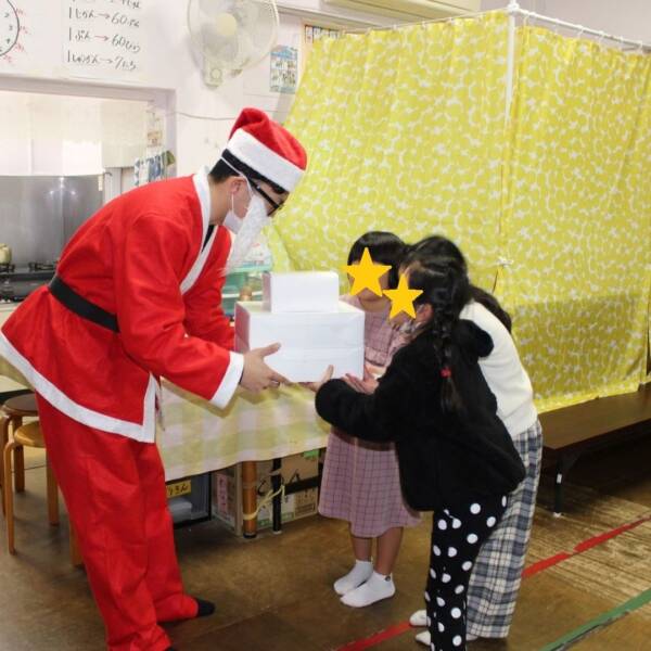 投稿が遅れてしまいましたが、12月22日~27日にかけて町内の児童クラブへXmasケーキを届けました。